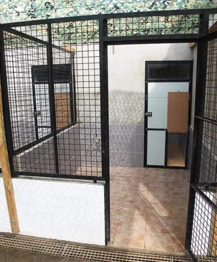 L'extérieur d'un box de nuit, Bordeaux