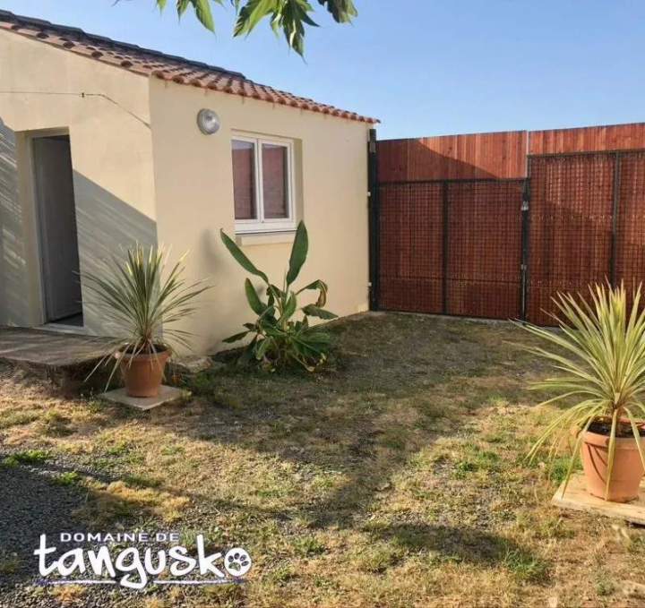 <p>Élevage canin, Poitiers</p>